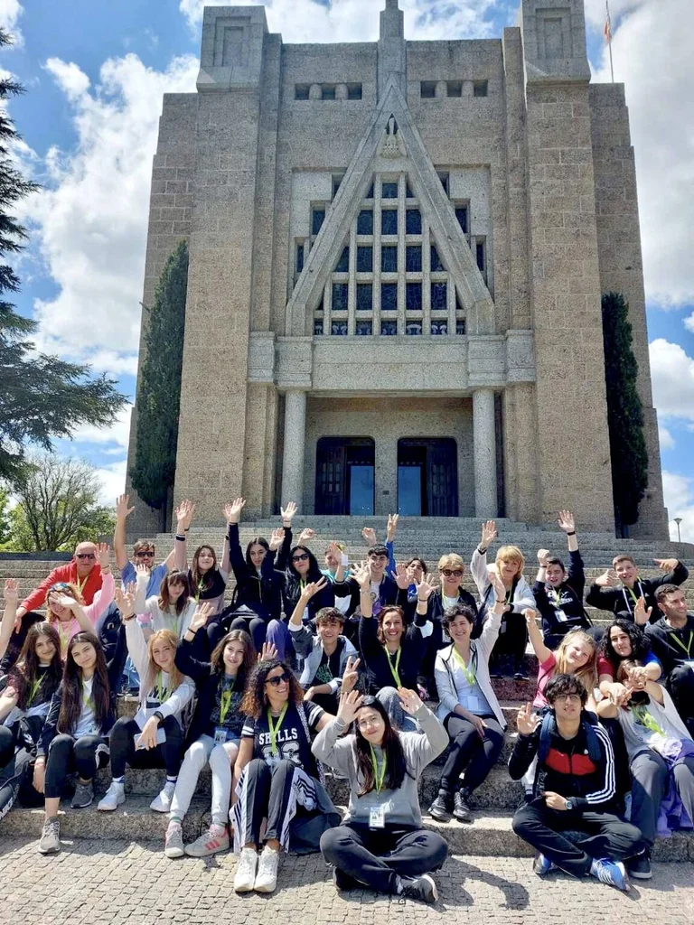 Ένα σχολείο της ISP