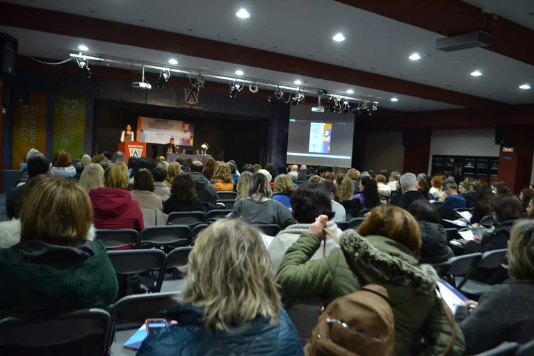 Προσεγγίσεις στα Φιλολογικά Μαθήματα με βάση τα Νέα Προγράμματα Σπουδών